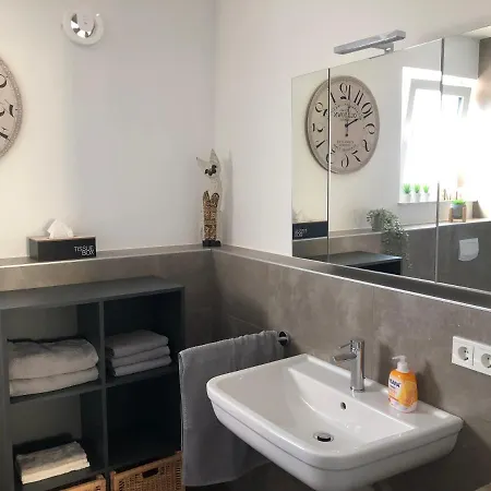 Cosy House Of Art Apartment